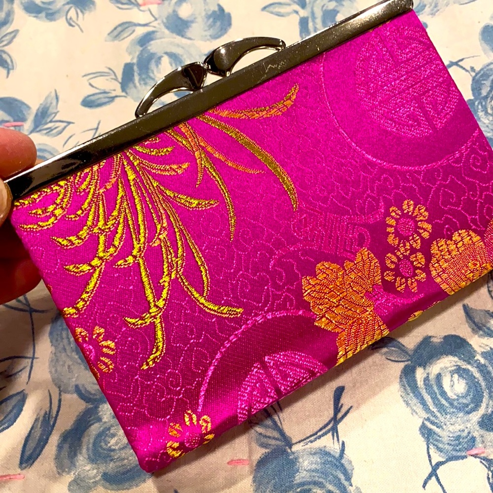 Kisslock wallet